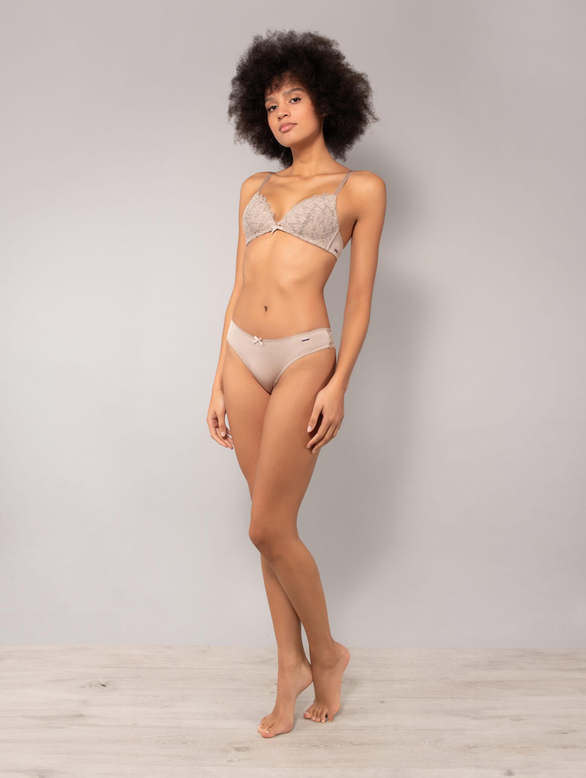 MA21-Reggiseno triangolo imbottito in pizzo macramè - immagine 2